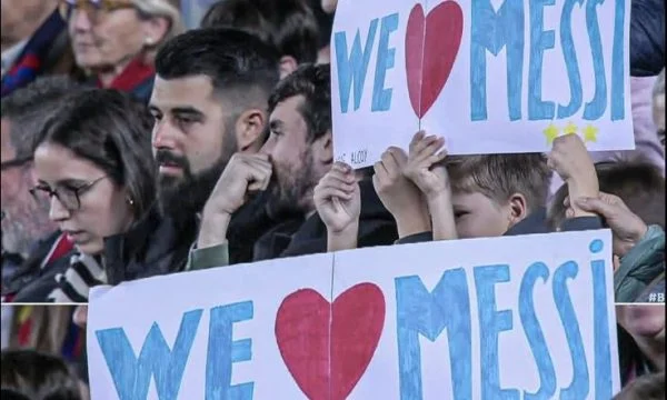 Xavi i komenton thirrjet e tifozëve për rikthimin e Messit