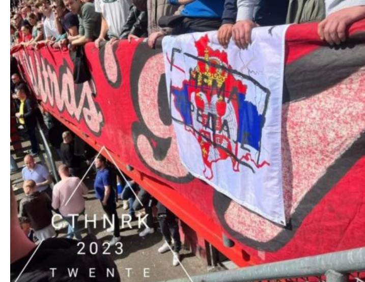 “Kosova është Serbi”, skandal në kampionatin holandez, gjesti i shëmtuar i tifozëve të Twentes
