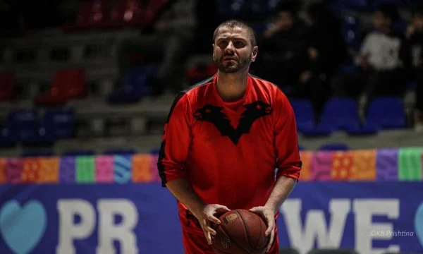 Dardan Berisha e uron Pejën për titullin e kampionit, bën edhe një paralajmërin për sezonin tjetër