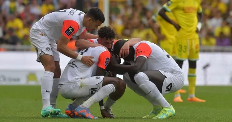 Mësoi se i ka vdekur nëna, por vendosi të luajë mes lotësh