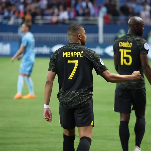 PSG-ja fiton dhe forcohet në vendi ne parë