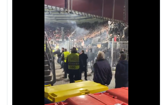 Po dhunonin tifozët dhe familjarët e klubit anglez, lojtarët e West Ham futen në tribunë dhe grushtojnë huliganët