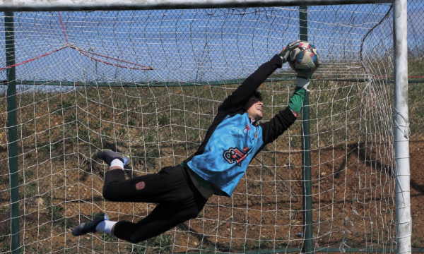 Portieri i Drenicës mbetet pa vetëdije në fushë për disa minuta, shpëtohet nga stafi mjekësor