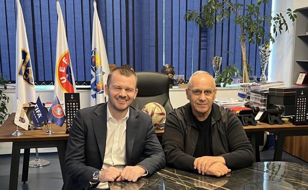 Denis Bastari vizitoi FFK-në, njoftohet për projektin e stadiumit të ri të kryeqytetit