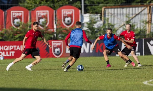 Asani dhe Asllani i bashkohen grupit, Shqipëria vijon përgatitjet para ndeshjes me Moldavinë