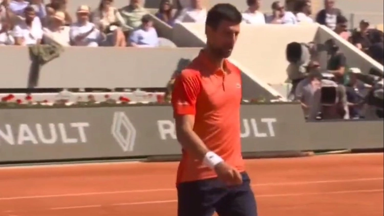 Gjokoviqi vazhdon me skandale, shan tifozët