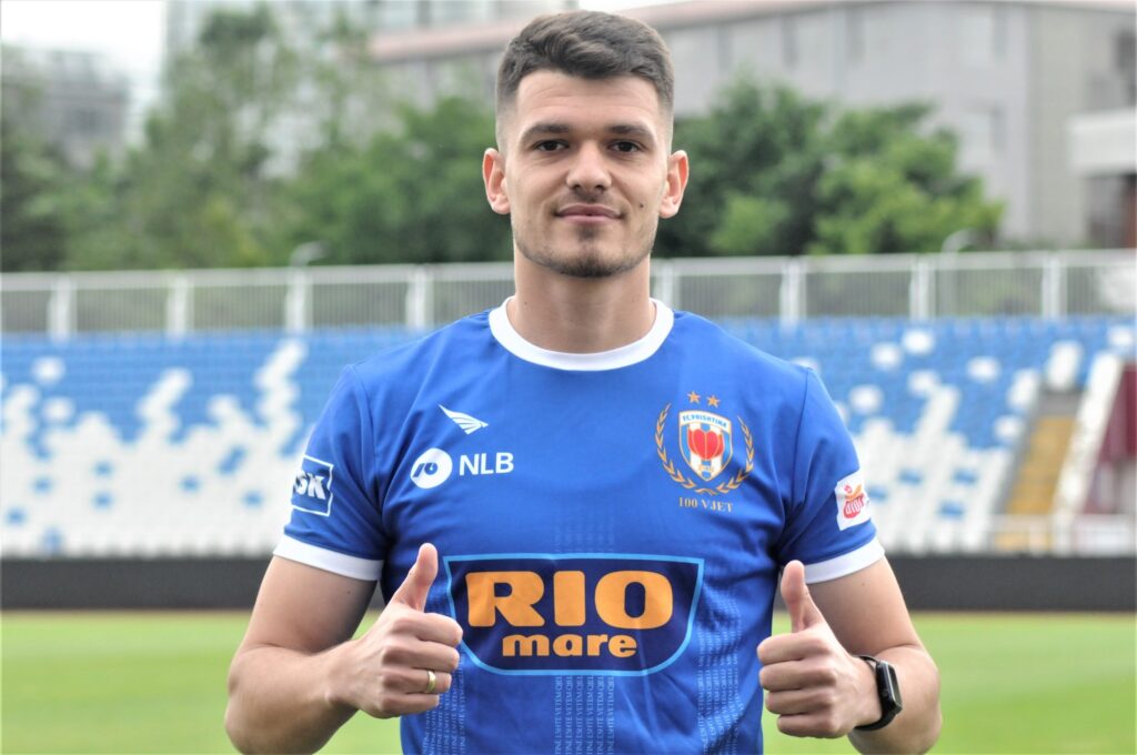 Ardian Muja prezantohet te Prishtina