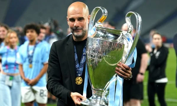 Guardiola ua ndan punëtorëve të klubit shpërblimet e triumfit në Champions