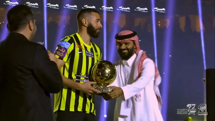 Benzema prezantohet para 60 mijë shikuesve