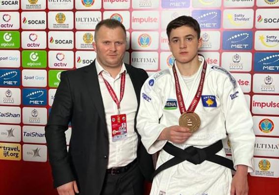 Laura Fazliu, e bronztë në Grand Slamin e Kazakistanit, mposhti rusen