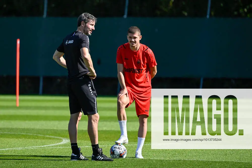 E frikshme: Van Bommel kërcënohet me armë në kokë