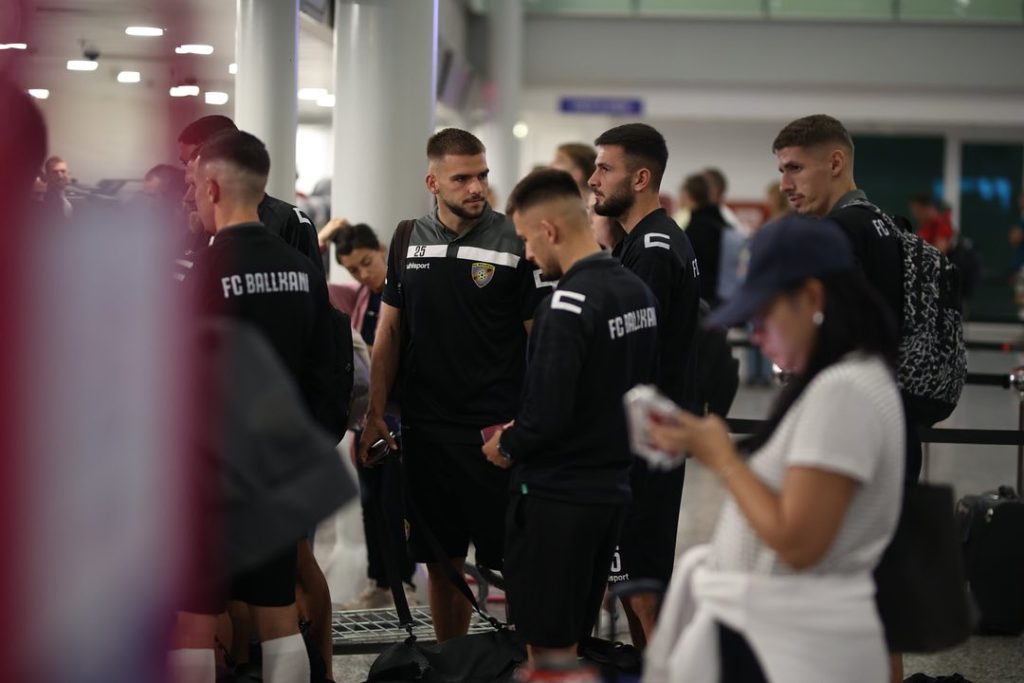 Ballkani ka arritur në Belfast të Irlandës së Veriut për ndeshjen kthyese ndaj Larnes