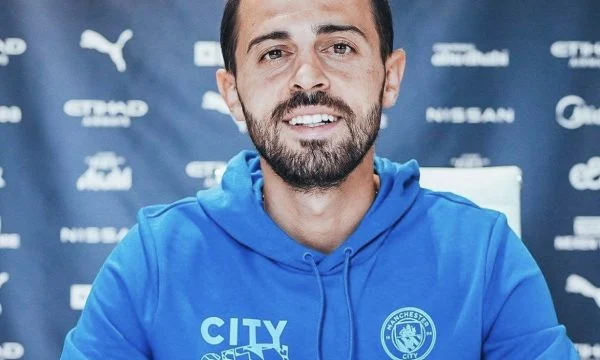 Zyrtare: Bernardo Silva rinovon me Cityn