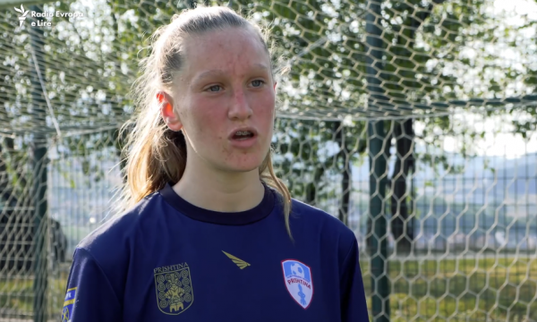 “Më qeshnin se luaja futboll me djem”, 14-vjeçarja nga Shtimja që synon të luajë në Kupën e Botës