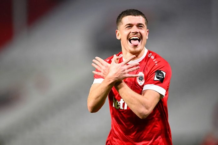 Muja shënon supergol në fitoren e thellë të Antwerpit