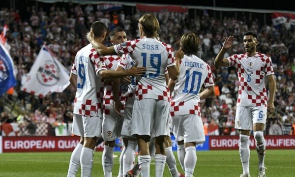 Kroacia deklason Letoninë