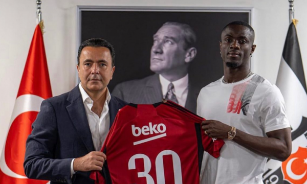 Ish-futbollisti i Man Utd bëhet bashkëlojtar me Rashicën te Besiktasi