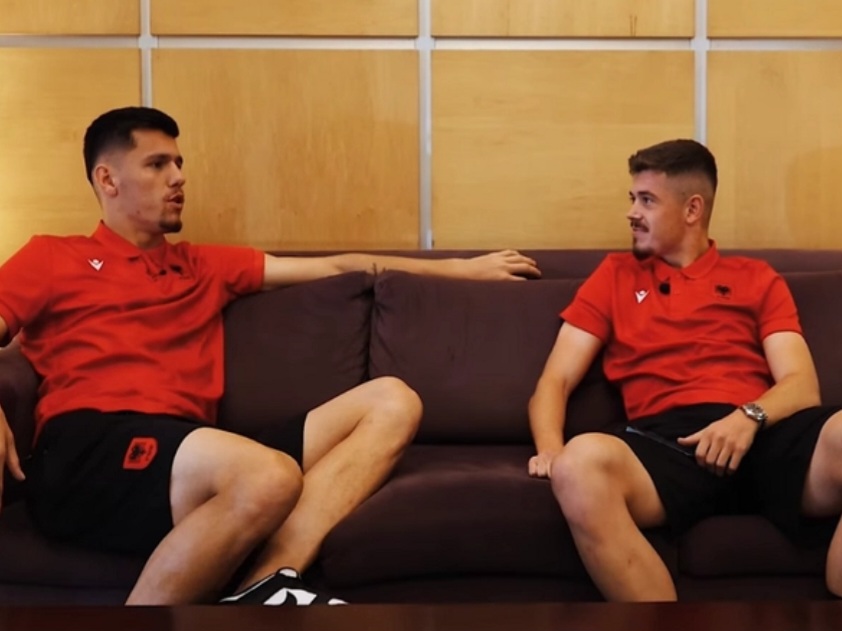 Sylvinho përfshin Dakun e Mujën në protokollin e ndeshjes