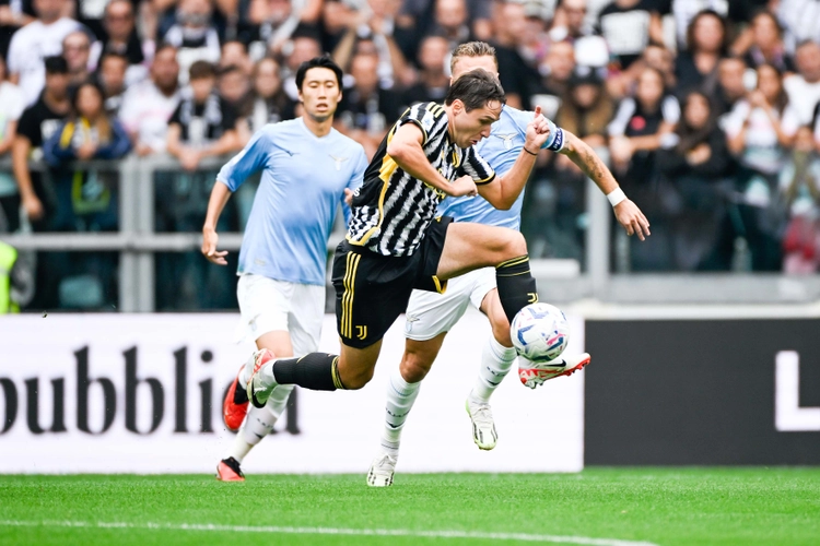 Juventusi mposht dhe thellon krizën e Lazios