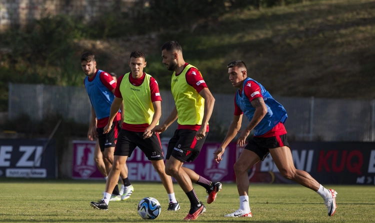 Shqipëria zhvillon stërvitjen e parë, mungon vetëm Laç