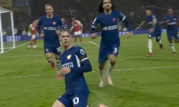 Chelsea kalon në epërsi ndaj Arsenalit