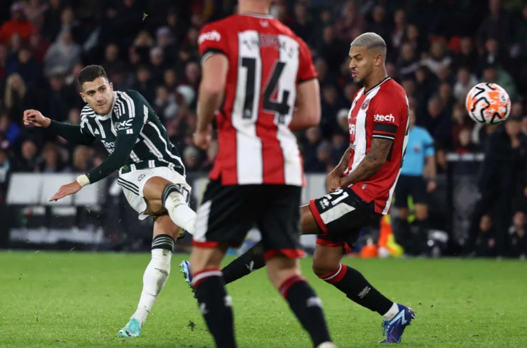 Dalot me gol fantastik nga distanca, Manchester United me pikë të plota ndaj Sheffieldit