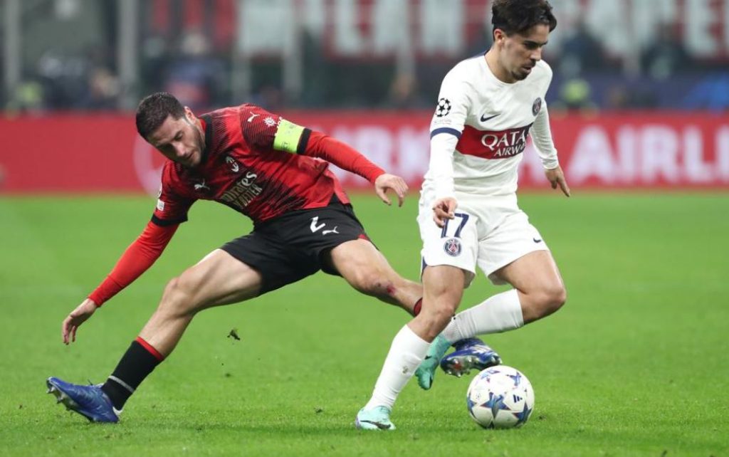 Milan triumfon ndaj PSG-së, lufta për kualifikim bëhet e fortë