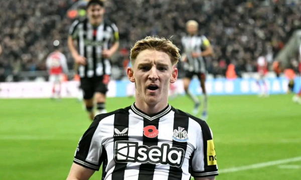 Newcastle e fiton derbin ndaj Man Utd