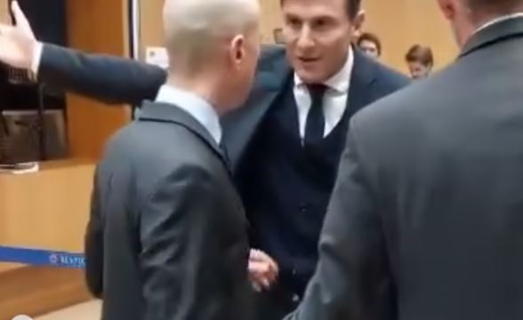 Moment epik para shortit të Champions, punonjësi i UEFA-s nuk njeh Zanetin dhe e lë jashtë