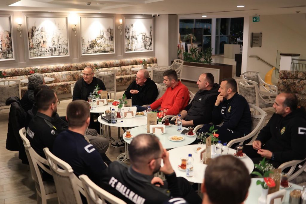 Agim Ademi viziton FC Ballkanin gjatë fazës përgatitore në Turqi, i motivon për suksese të reja