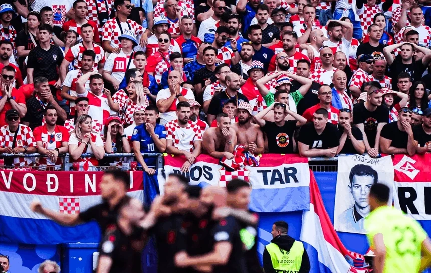 Presidenti i federatës kroate falënderon tifozët derisa njofton për procedurën e UEFA-s