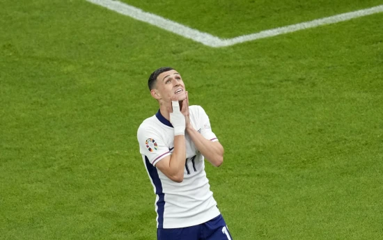 Anglia zhgënjen, vetëm barazim me Danimarkën