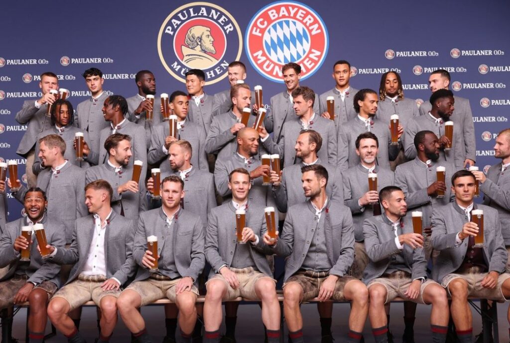 Lojtari shqiptar dhe ai francez refuzojnë të fotografohen me birrë në festën e Bayern Munchenit