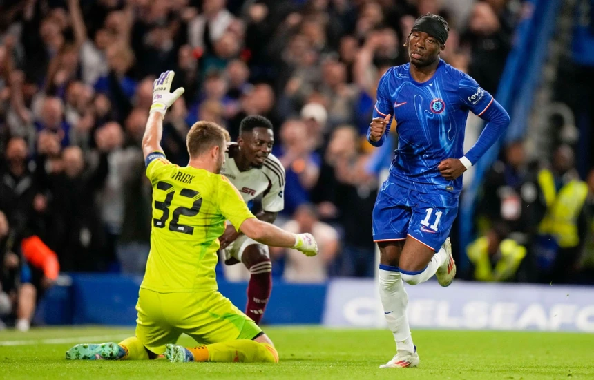 Chelsea fiton në ndeshjen e parë të plejofit