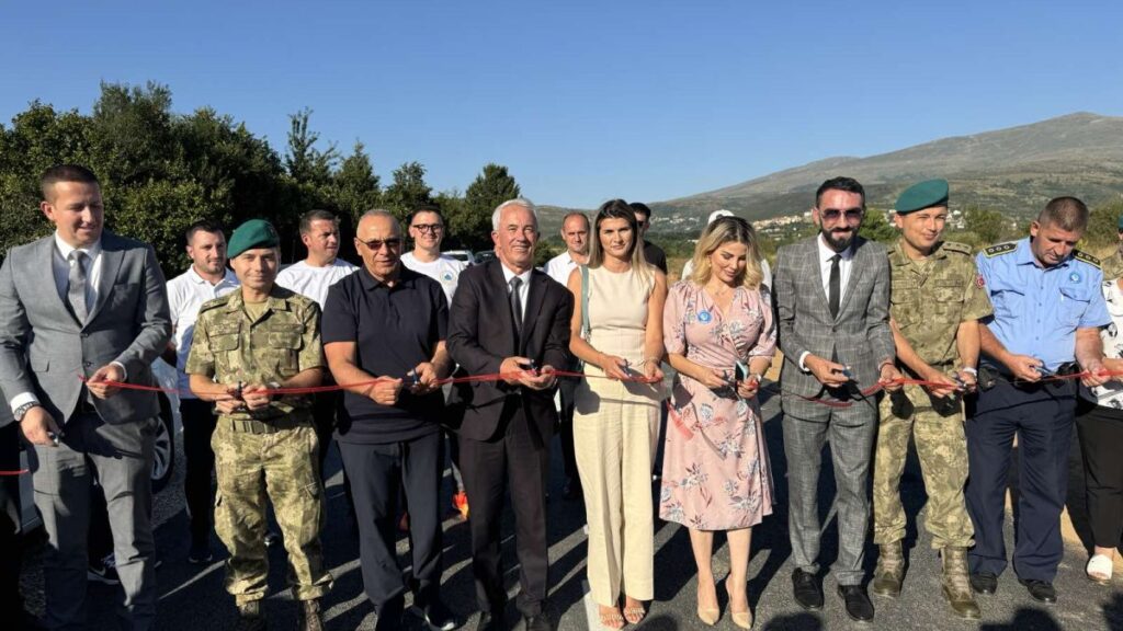 Inaugurohet fusha e re në Dragash, krijohen kushte optimale për talentet e futbollit