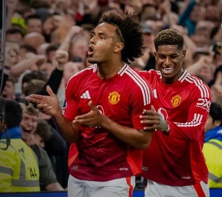 Man. Unitedi fiton me vështirësi, Zirkzee realizon në debutim