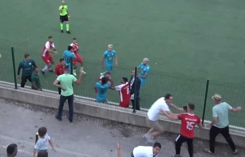 Pezullohen lojtarët që u përfshinë në përleshje në Deçan