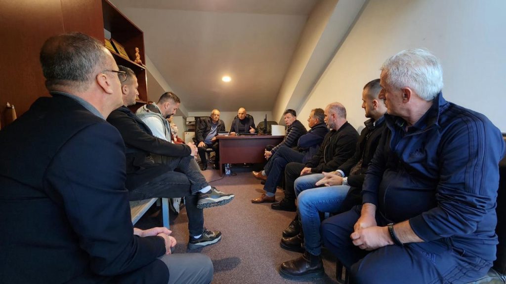 Presidenti Ademi viziton LRF të Prishtinës: Keni kapacitet t’i prini reformave