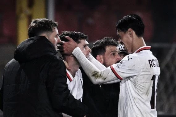 Milani fiton me përmbysje dramatike