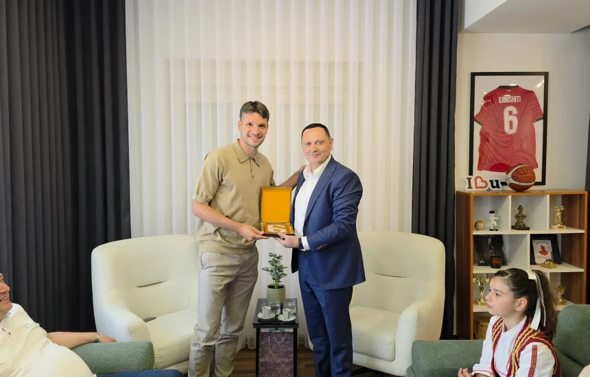 Kryetari i Bujanocit me kërkesë për Gjimshitin: Mposhteni Serbinë