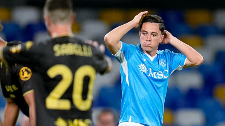 Napoli gabon në shtëpi ndaj Genoas, mbetet lider – por nuk ka më vend për gabime