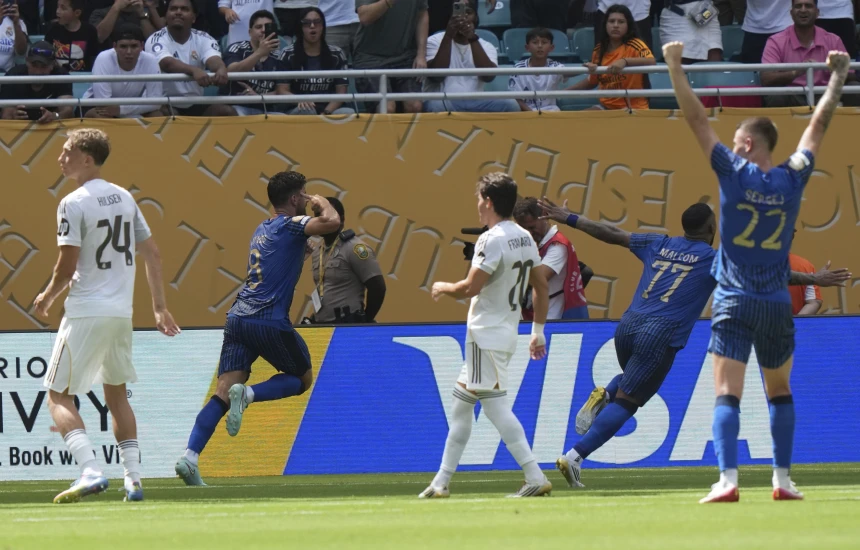 Real Madridi humb penallti në fund, barazon me Al Hilalin