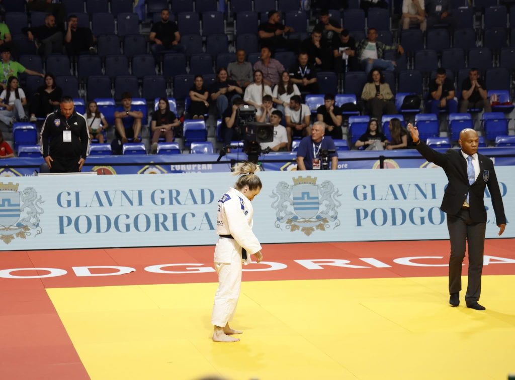 Distria Krasniqi fiton edhe duelin e dytë, kalon në çerek-finale