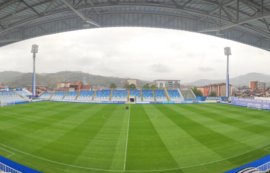 Huliganët polakë në Novi-Pazar, fyejnë Kosovën e shqiptarët