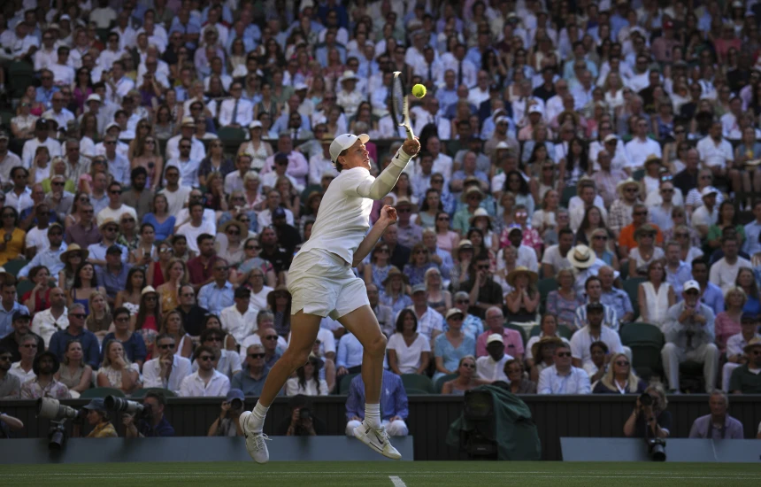 Sinner shkatërron Gjokoviqin, kualifikohet në finale të Wimbledonit
