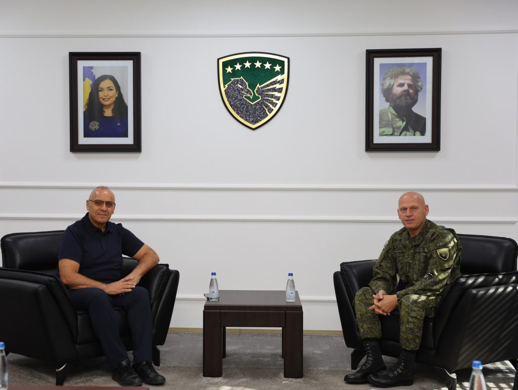 Jashari pret në takim Ademin, pajtohen për thellim të bashkëpunimit mes FSK-së dhe FFK-së
