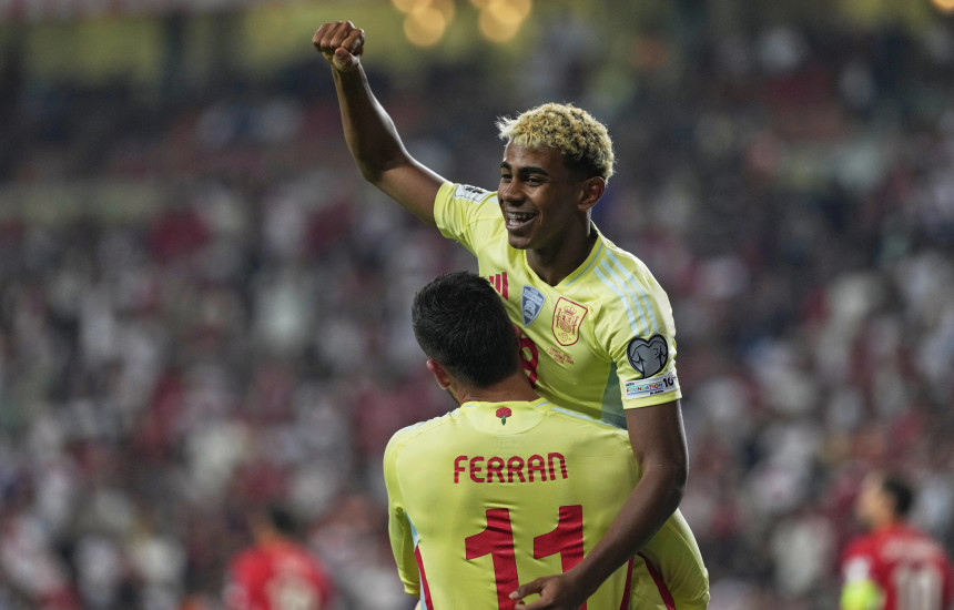 Spanja “shkatërron” Turqinë në Konya, e mposht 6-0