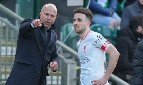 Arne Slot ka konfirmuar se pronarët e Liverpoolit ia kanë paguar të gjithë kontratën familjes së Diogo Jotës