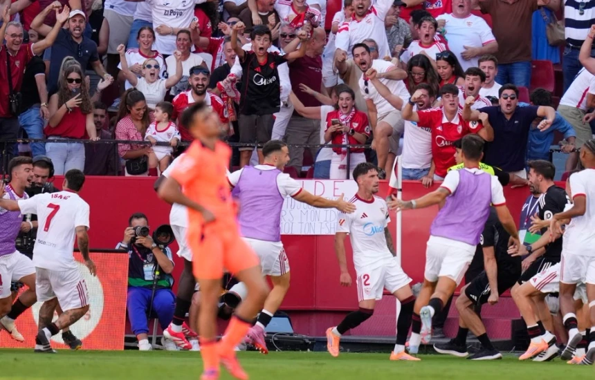 Sevilla ia jep goditjen e parë të madhe Barcelonës në La Liga, e mposht thellë