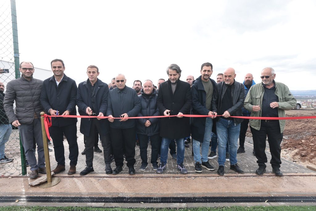 Përparim Rama e Agim Ademi përurojnë stadiumin e Prishtinës së Re